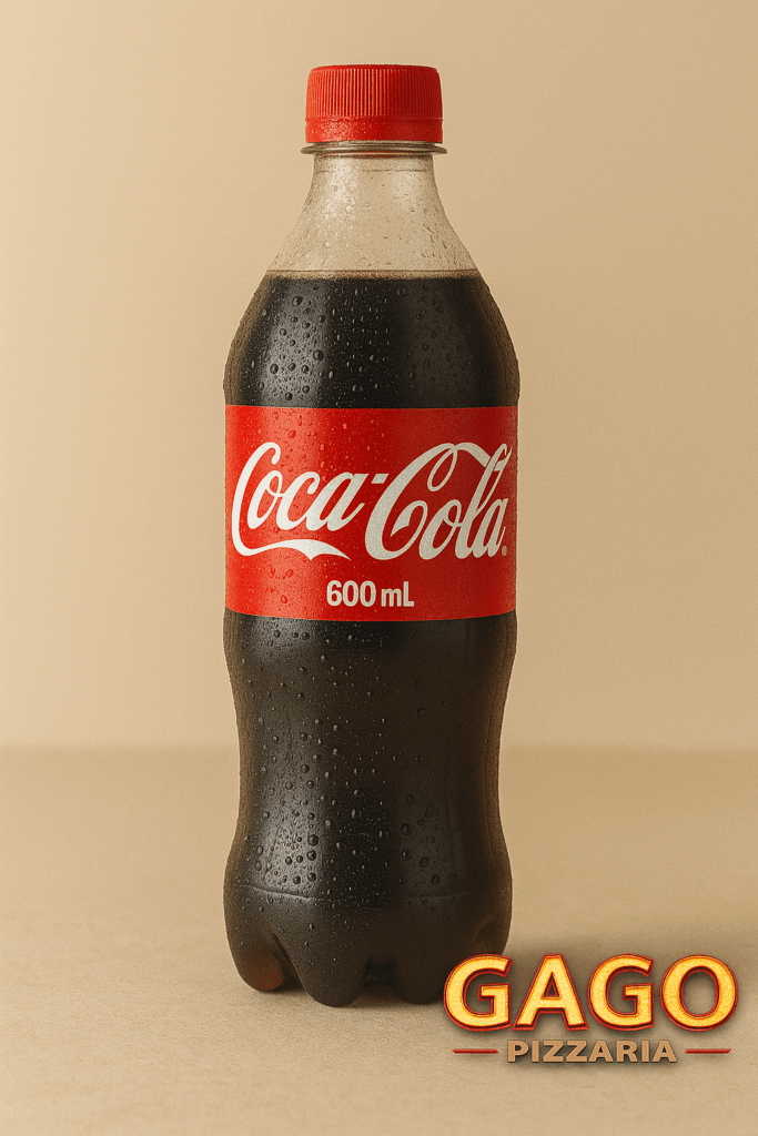 Garrafa de Coca-Cola 600 ml gelada servida na Gago Pizzaria em Osasco SP