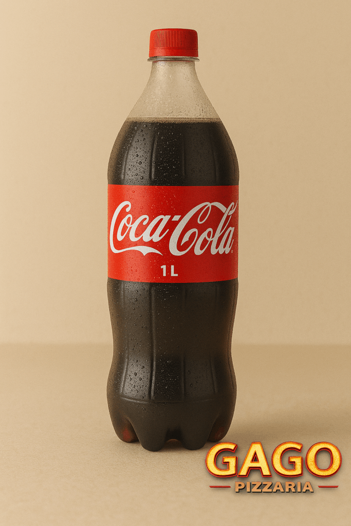 Garrafa de Coca-Cola 1 litro gelada servida na Gago Pizzaria em Osasco SP